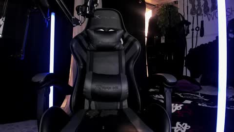 Snapshot of allanhurtss chatting on December 2024 04:04:02 PM online show from December 2024 04:04:02 PM