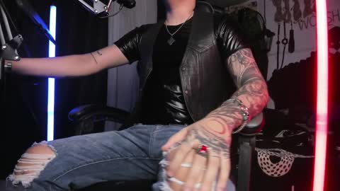 Snapshot of allanhurtss chatting on December 2024 01:18:01 AM online show from December 2024 01:18:01 AM