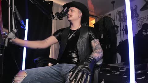 Snapshot of allanhurtss chatting on December 2024 03:59:01 PM online show from December 2024 03:59:01 PM