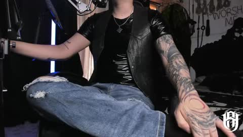 Snapshot of allanhurtss chatting on January 2025 04:39:02 PM online show from January 2025 04:39:02 PM