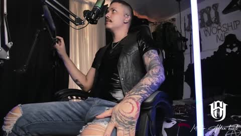 Snapshot of allanhurtss chatting on January 2025 07:10:01 PM online show from January 2025 07:10:01 PM