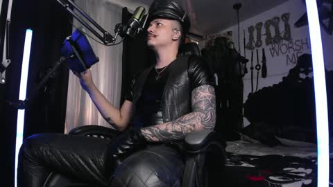 Snapshot of allanhurtss chatting on January 2025 10:02:01 PM online show from January 2025 10:02:01 PM