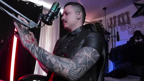 Snapshot of allanhurtss chatting on January 2025 06:10:02 PM online show from January 2025 06:10:02 PM