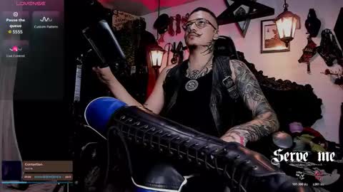 Snapshot of allanhurtss chatting on March 2026 06:03:01 PM online show from March 2026 06:03:01 PM