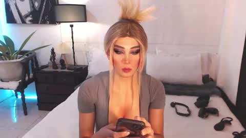 Snapshot of allareillusionxxx chatting on December 2024 12:38:02 PM Miss Gia online show from December 2024 12:38:02 PM