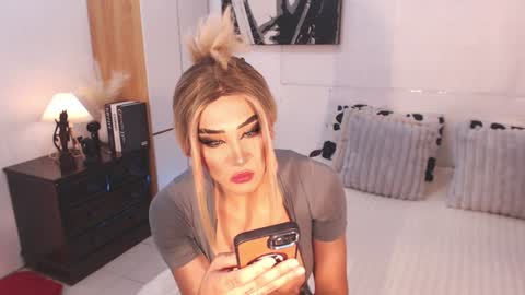 Snapshot of allareillusionxxx chatting on January 2025 06:20:02 AM Miss Gia online show from January 2025 06:20:02 AM