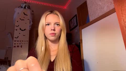 Lina online show from November 2025 09:43:01 AM