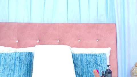 Allicia online show from October 2025 07:18:01 PM