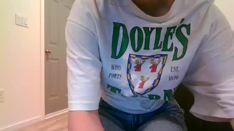 Snapshot of alliebearx chatting on December 2024 01:22:01 AM alliebearx online show from December 2024 01:22:01 AM
