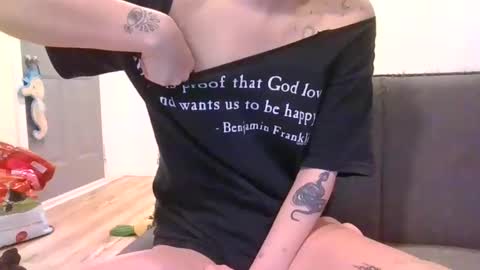 Snapshot of alliebearx chatting on January 2025 05:54:01 PM alliebearx online show from January 2025 05:54:01 PM