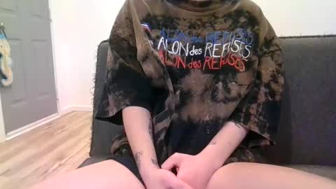 Snapshot of alliebearx chatting on January 2025 09:40:01 PM alliebearx online show from January 2025 09:40:01 PM