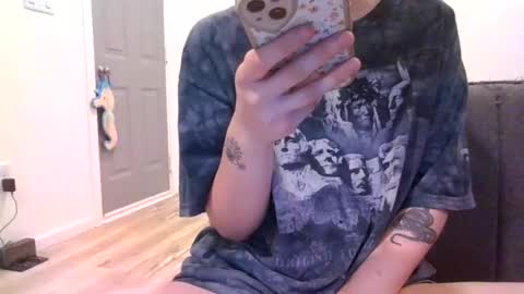 Snapshot of alliebearx chatting on January 2025 02:49:02 AM alliebearx online show from January 2025 02:49:02 AM