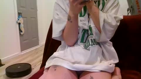 Snapshot of alliebearx chatting on January 2025 08:15:01 AM alliebearx online show from January 2025 08:15:01 AM