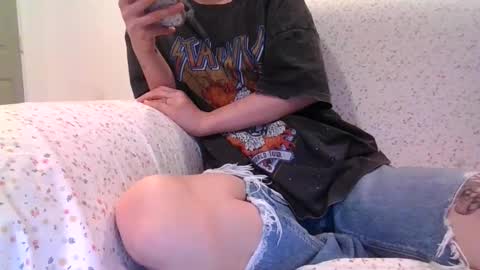 Snapshot of alliebearx chatting on March 2025 12:51:01 AM alliebearx online show from March 2025 12:51:01 AM