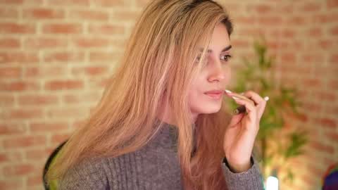 Snapshot of alliesynns chatting on December 2024 01:14:01 PM Allie online show from December 2024 01:14:01 PM