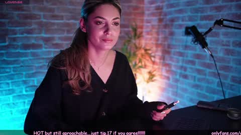 Snapshot of alliesynns chatting on January 2025 05:01:02 AM Allie online show from January 2025 05:01:02 AM