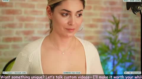 Snapshot of alliesynns chatting on January 2025 08:19:02 AM Allie online show from January 2025 08:19:02 AM