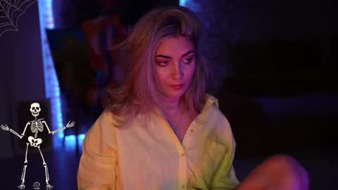 Snapshot of alliesynns chatting on October 2025 05:46:01 AM Allie online show from October 2025 05:46:01 AM