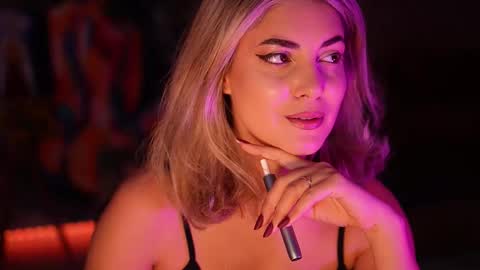 Snapshot of alliesynns chatting on November 2025 05:50:02 AM Allie online show from November 2025 05:50:02 AM