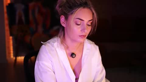 Snapshot of alliesynns chatting on November 2025 06:02:02 AM Allie online show from November 2025 06:02:02 AM