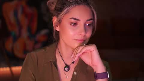 Snapshot of alliesynns chatting on November 2025 06:34:01 AM Allie online show from November 2025 06:34:01 AM