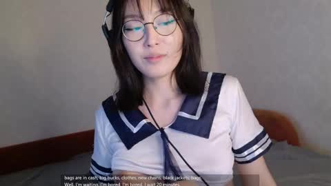 Snapshot of alllinaeve chatting on April 2026 03:52:01 PM Alina online show from April 2026 03:52:01 PM
