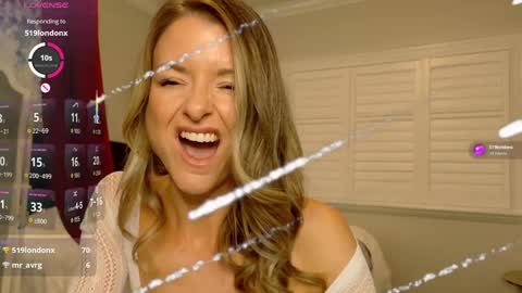 Snapshot of alluring_aurora_amor chatting on October 2025 01:46:01 AM Aurora online show from October 2025 01:46:01 AM