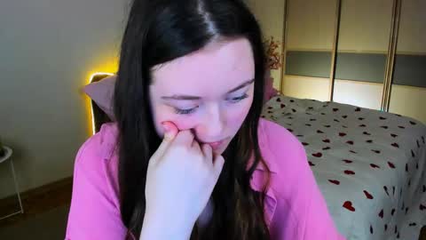 alluringeyess online show from April 2026 05:19:02 PM