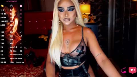 Snapshot of alluringnatalya chatting on February 2025 06:00:01 AM Natalya Fox online show from February 2025 06:00:01 AM