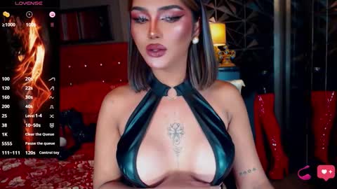 Snapshot of alluringnatalya chatting on November 2025 07:41:02 AM Natalya Fox online show from November 2025 07:41:02 AM