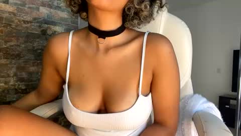 ally_summer online show from December 2024 04:37:01 PM