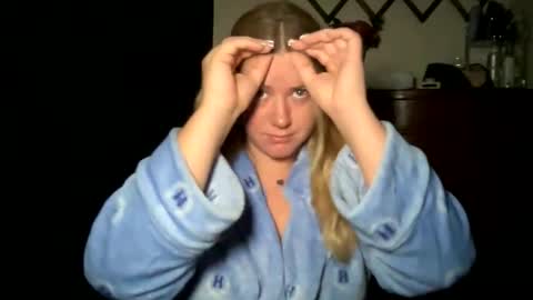 Snapshot of allyanalangel chatting on November 2025 01:41:01 AM allyanalangel online show from November 2025 01:41:01 AM