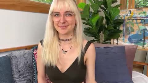 Ally Elliot online show from October 2025 06:39:01 PM