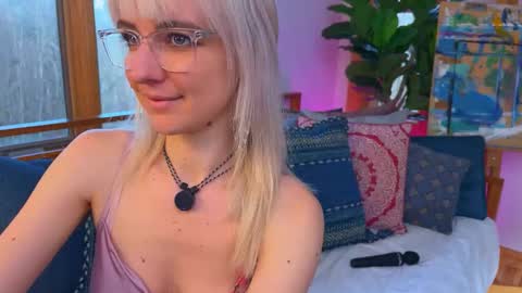 Ally Elliot online show from December 2025 02:48:01 PM