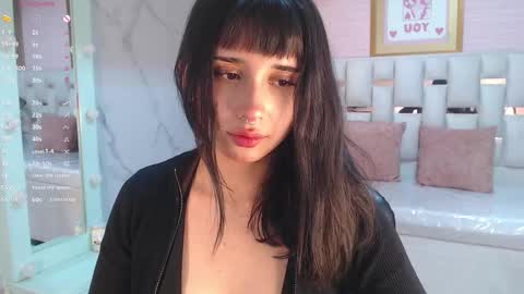 Allysa  online show from October 2025 08:38:02 PM