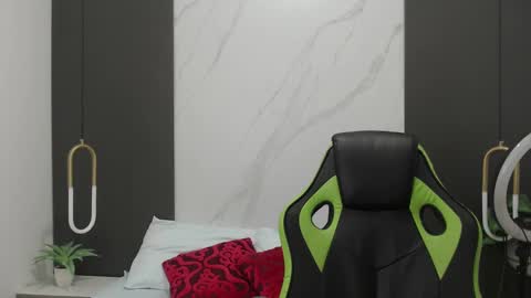 Snapshot of alma_fenix chatting on January 2025 12:04:02 PM ALMA FENIX online show from January 2025 12:04:02 PM