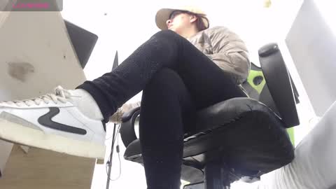 Snapshot of alma_fenix chatting on February 2025 12:06:01 PM ALMA FENIX online show from February 2025 12:06:01 PM