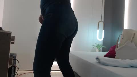 Snapshot of alma_fenix chatting on February 2025 12:05:02 PM ALMA FENIX online show from February 2025 12:05:02 PM