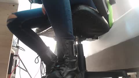 Snapshot of alma_fenix chatting on February 2025 12:06:02 PM ALMA FENIX online show from February 2025 12:06:02 PM