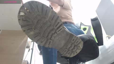 Snapshot of alma_fenix chatting on March 2025 12:11:02 PM ALMA FENIX online show from March 2025 12:11:02 PM