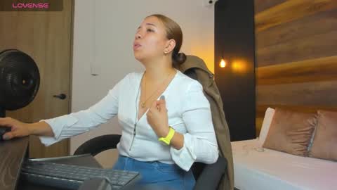 Snapshot of alma_fenix chatting on September 2025 12:29:02 PM ALMA FENIX online show from September 2025 12:29:02 PM