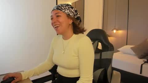 Snapshot of alma_fenix chatting on September 2025 12:30:01 PM ALMA FENIX online show from September 2025 12:30:01 PM