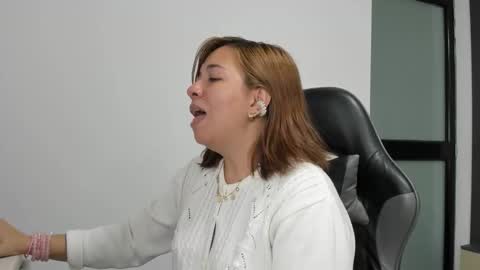 Snapshot of alma_fenix chatting on October 2025 12:33:01 PM ALMA FENIX online show from October 2025 12:33:01 PM