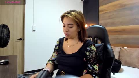 Snapshot of alma_fenix chatting on October 2025 12:13:02 PM ALMA FENIX online show from October 2025 12:13:02 PM