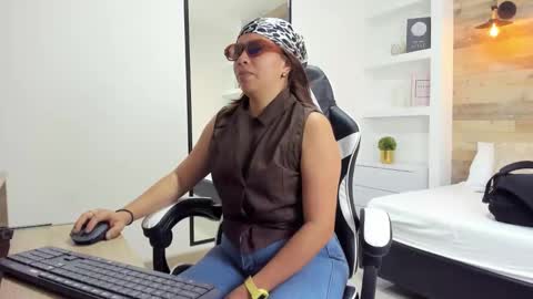 Snapshot of alma_fenix chatting on October 2025 12:25:01 PM ALMA FENIX online show from October 2025 12:25:01 PM