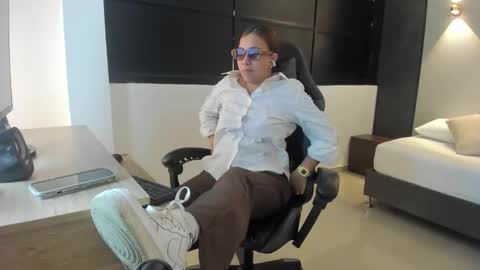 Snapshot of alma_fenix chatting on October 2025 12:26:02 PM ALMA FENIX online show from October 2025 12:26:02 PM