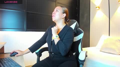 Snapshot of alma_fenix chatting on October 2025 12:28:02 PM ALMA FENIX online show from October 2025 12:28:02 PM