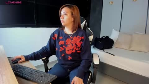 Snapshot of alma_fenix chatting on October 2025 12:19:01 PM ALMA FENIX online show from October 2025 12:19:01 PM