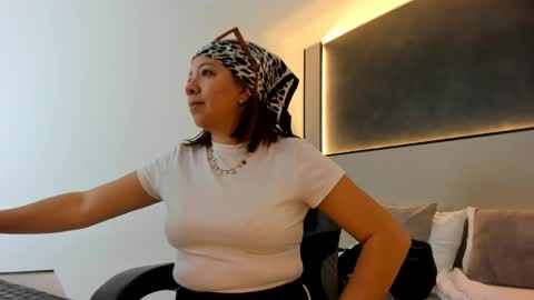 Snapshot of alma_fenix chatting on October 2025 12:28:02 PM ALMA FENIX online show from October 2025 12:28:02 PM