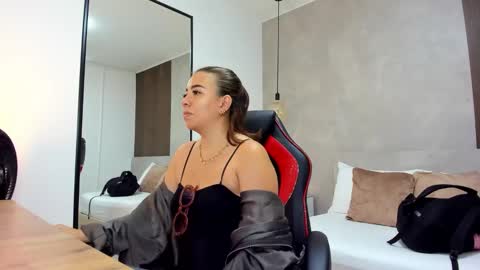 Snapshot of alma_fenix chatting on October 2025 12:27:01 PM ALMA FENIX online show from October 2025 12:27:01 PM